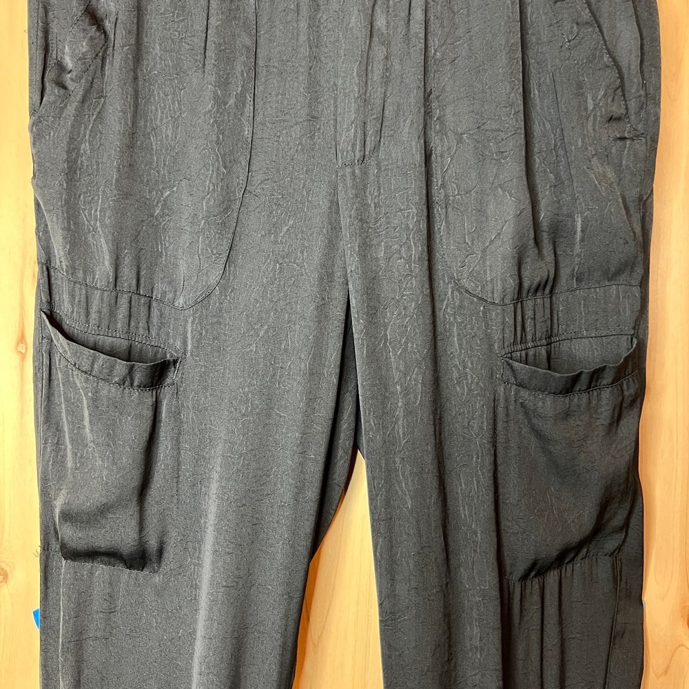 Black Silky Elastic Cargo Joggers Women's Athleisure Pants Lightweight Pull On M - Picture 3 of 10